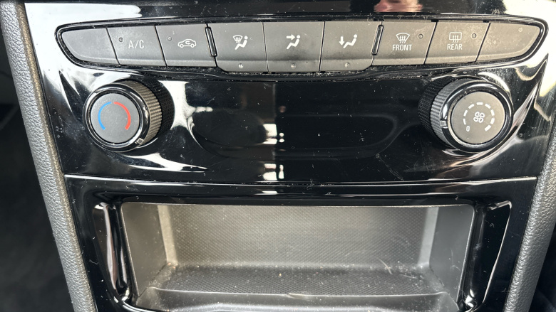 Vauxhall Astra 1.4T 16V 150 SRi 5dr Petrol Hatchback